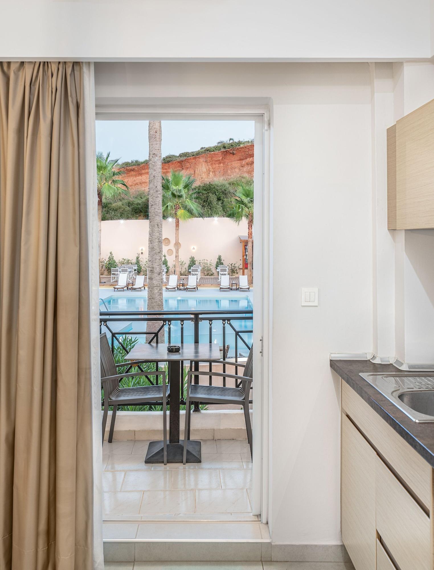 Aparthotel Sea View & 2*